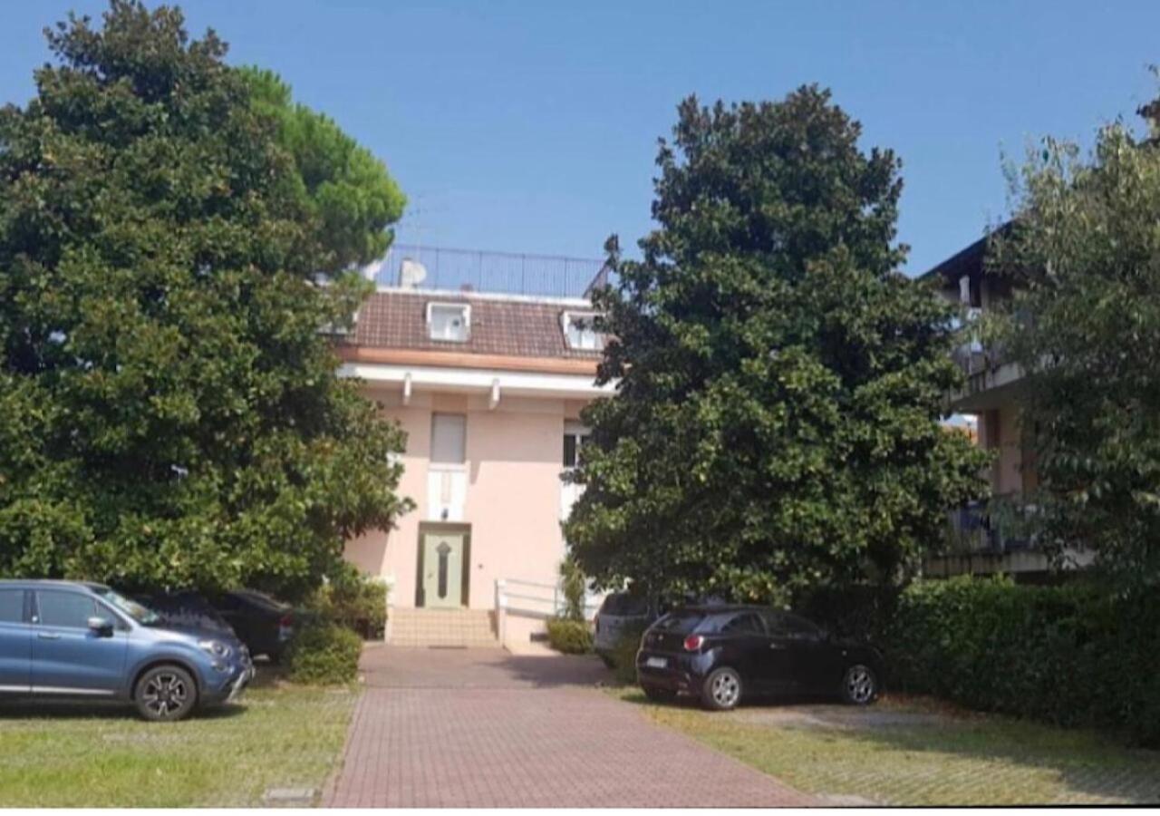 La Magnolia Apartments III Poppy Десенцано дел Гарда Екстериор снимка