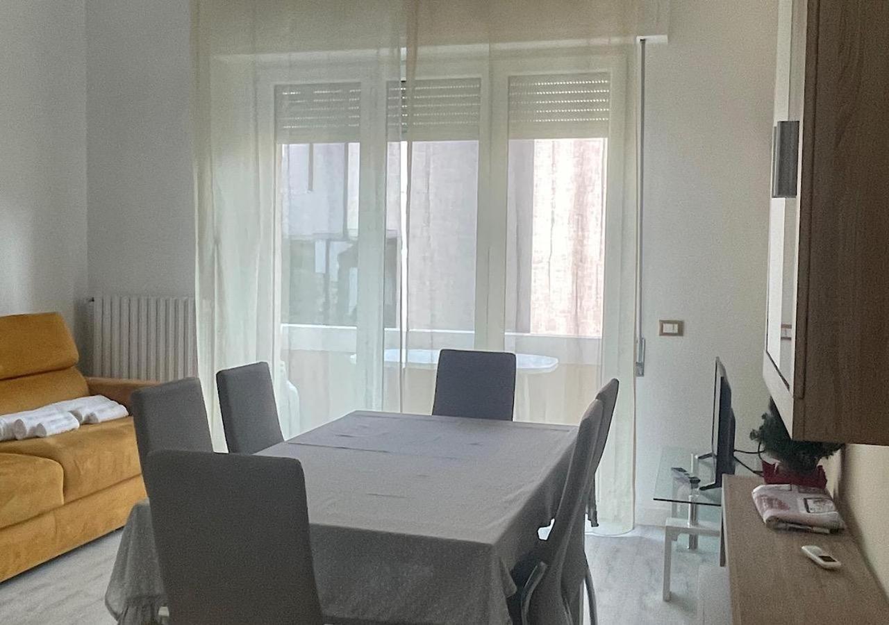 La Magnolia Apartments III Poppy Десенцано дел Гарда Екстериор снимка